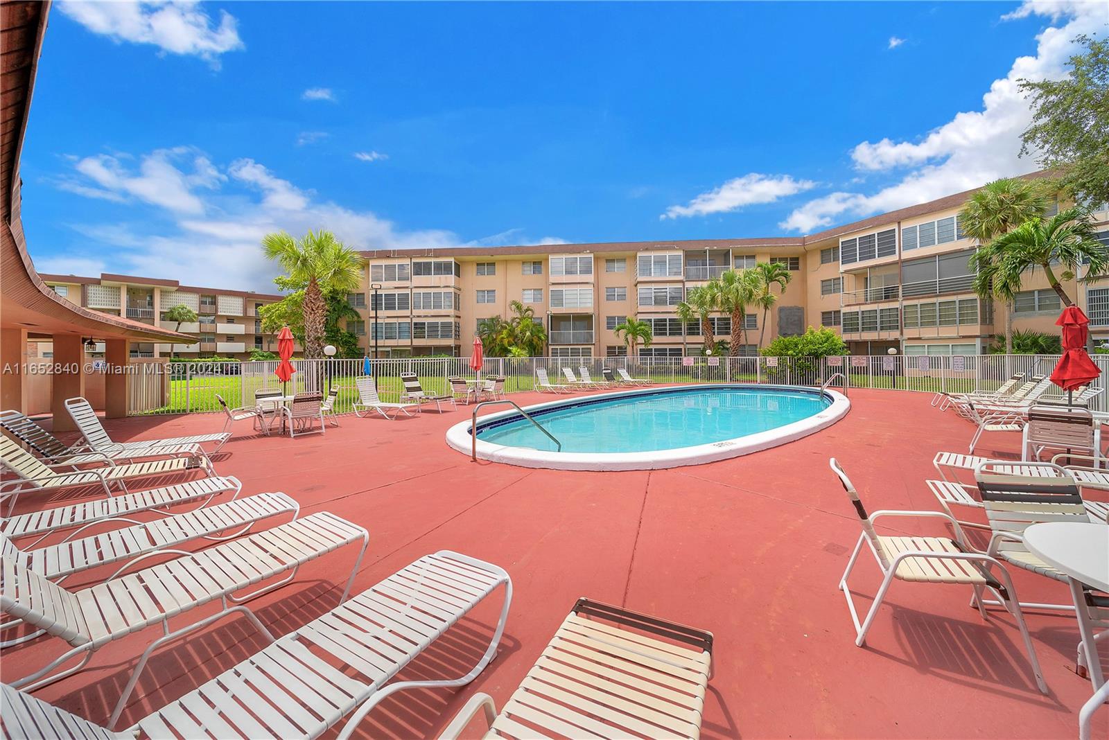 LAUDERDALE OAKS CONDO I - Residential