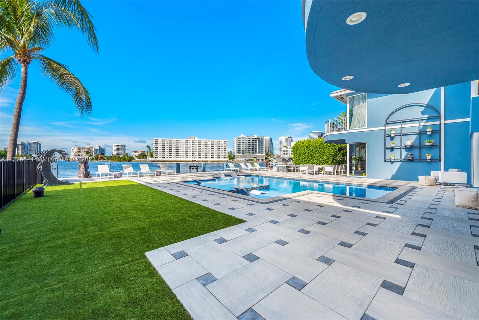 SEA ISLAND - Residential