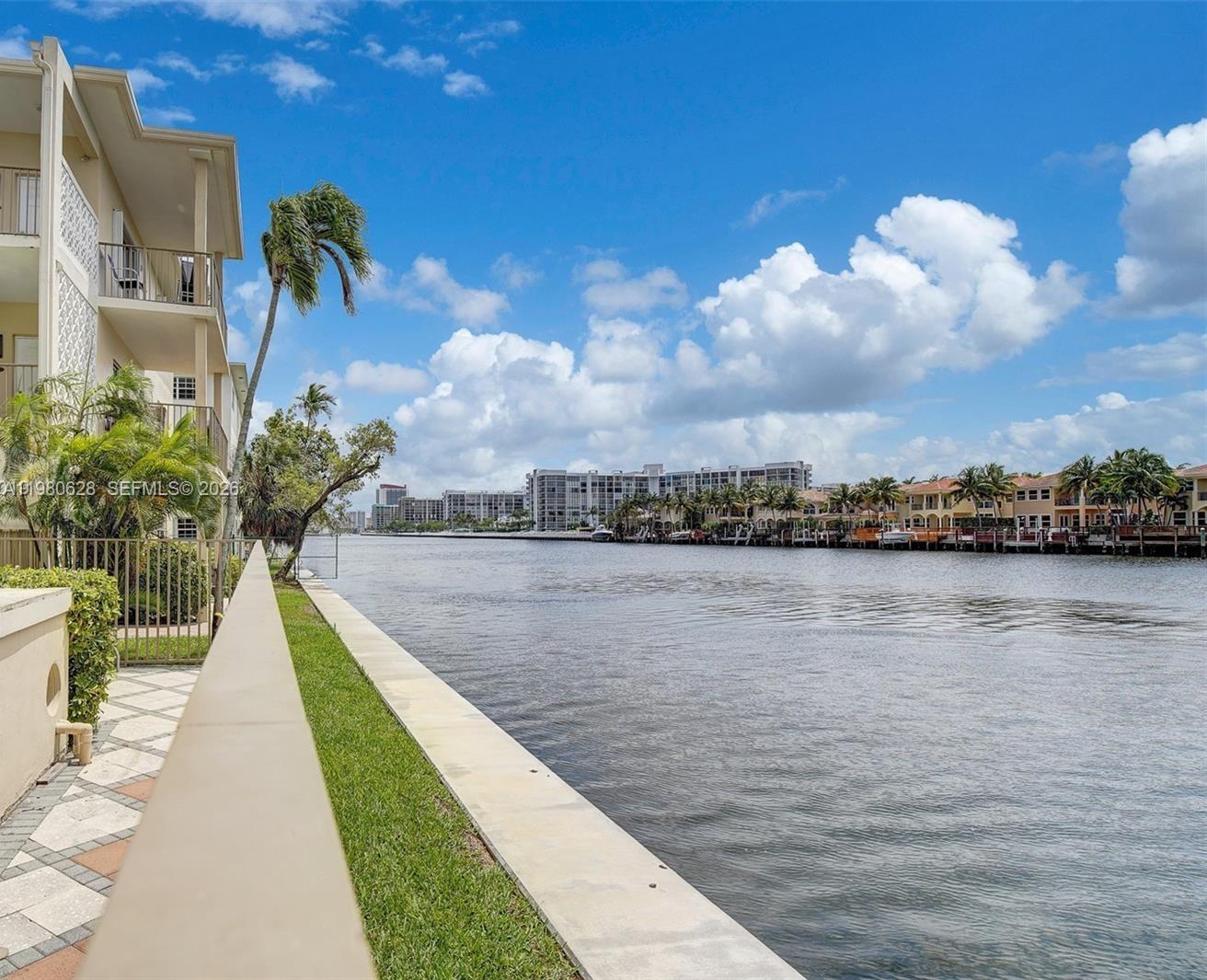 WATERWAY @ HOLLYWOOD BEAC - Residential