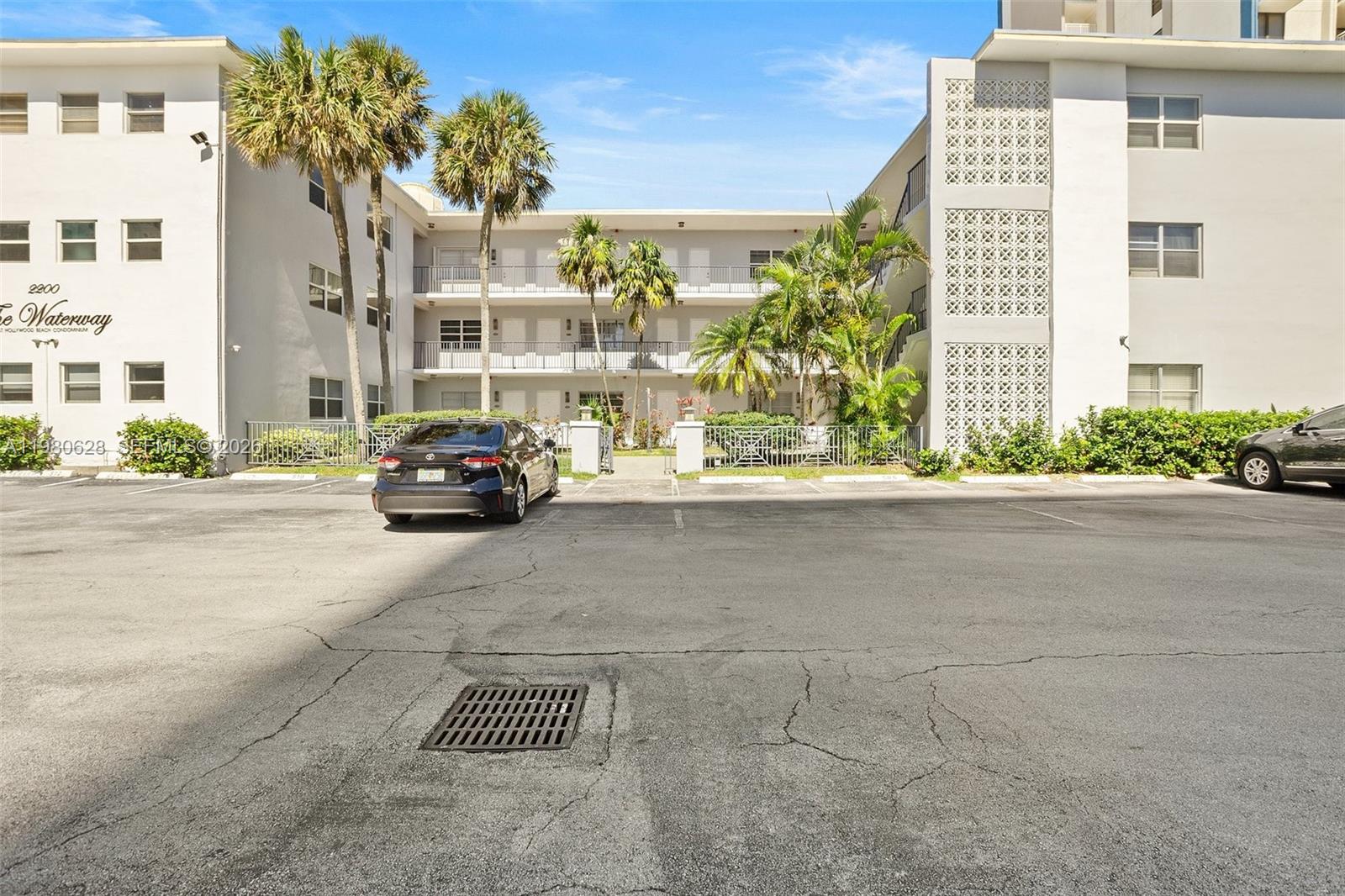 WATERWAY @ HOLLYWOOD BEAC - Residential
