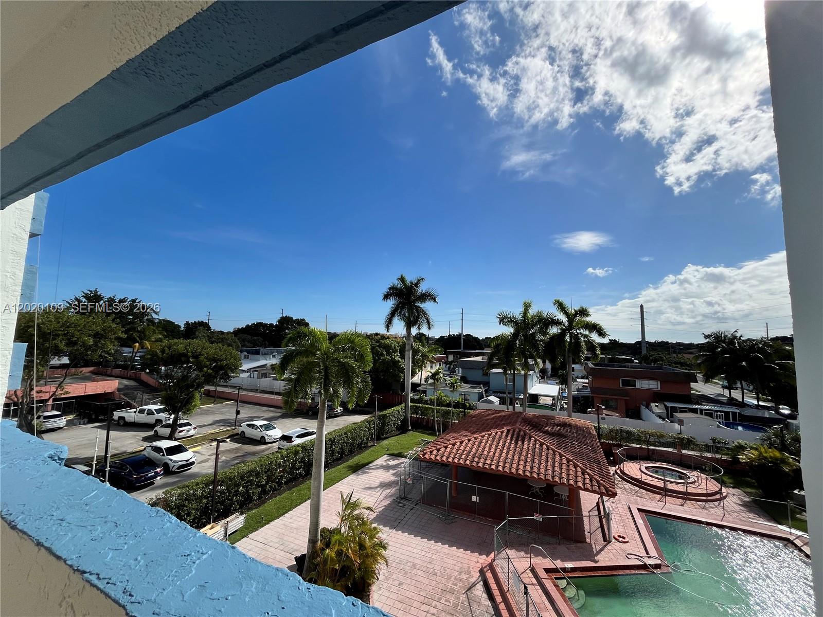 5050 Condominium - Residential
