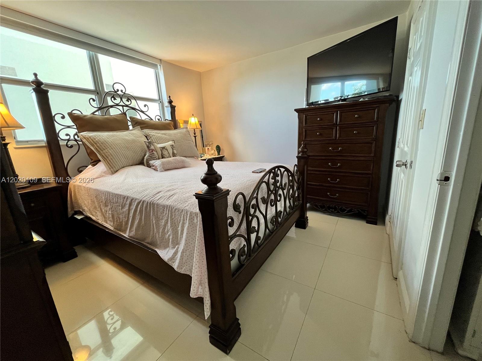 5050 Condominium - Residential