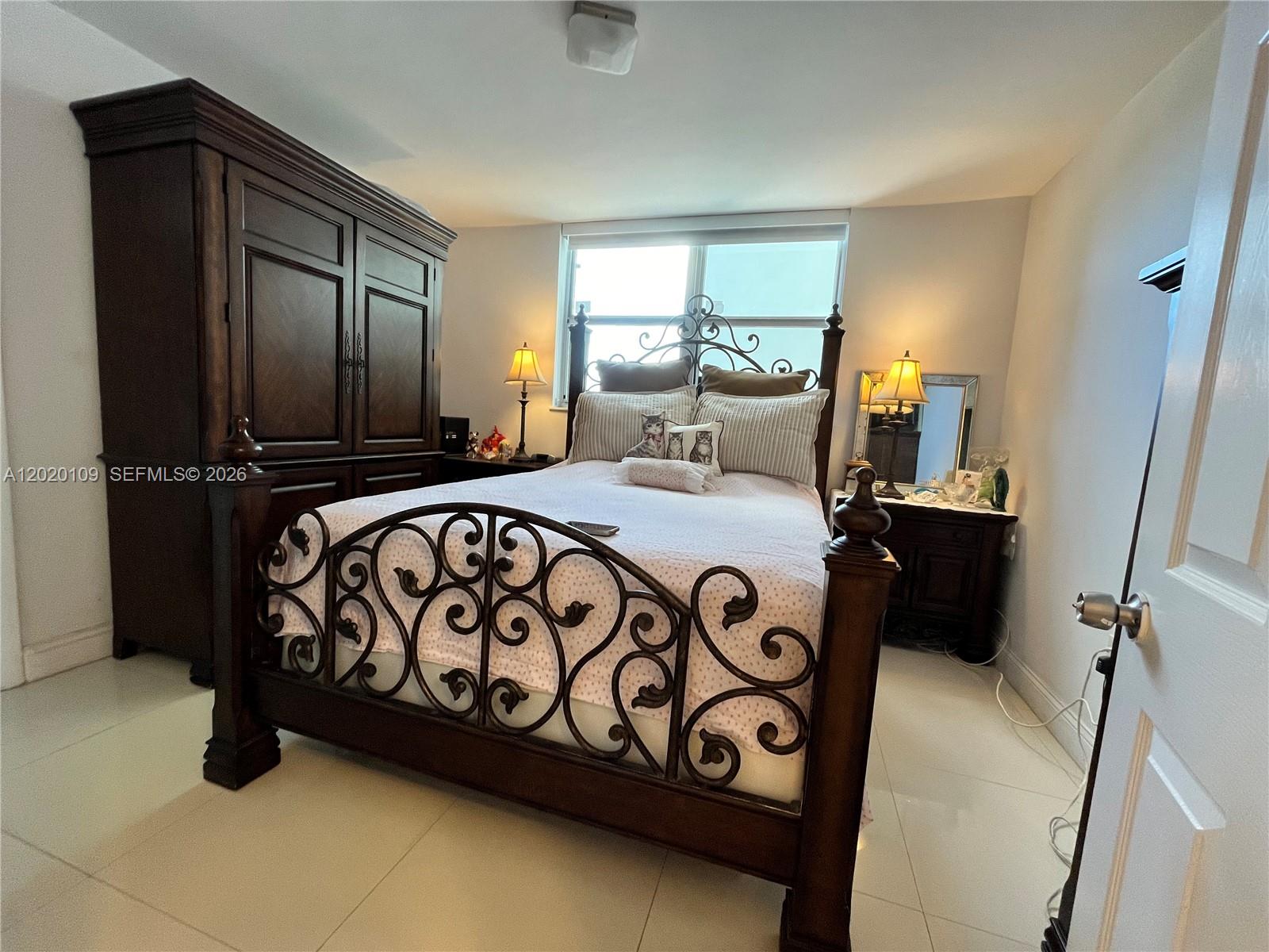 5050 Condominium - Residential