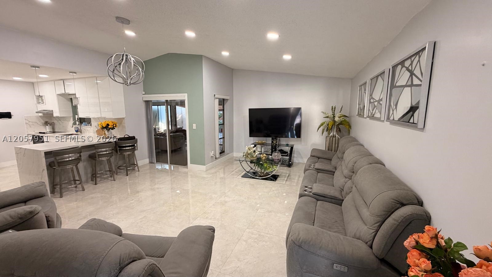 POINT LAKE VILLAS I CONDO - Residential