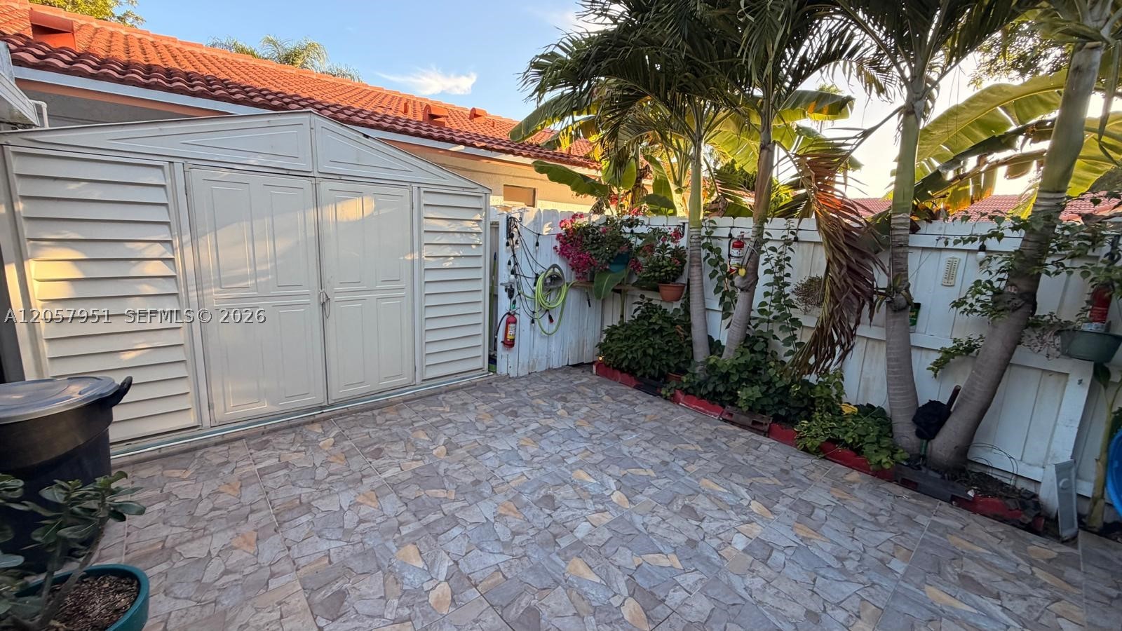 POINT LAKE VILLAS I CONDO - Residential