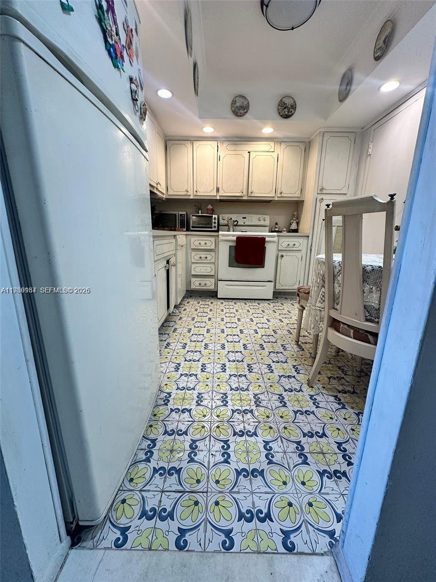 GOLDEN HORN SOUTH CONDO - Residential