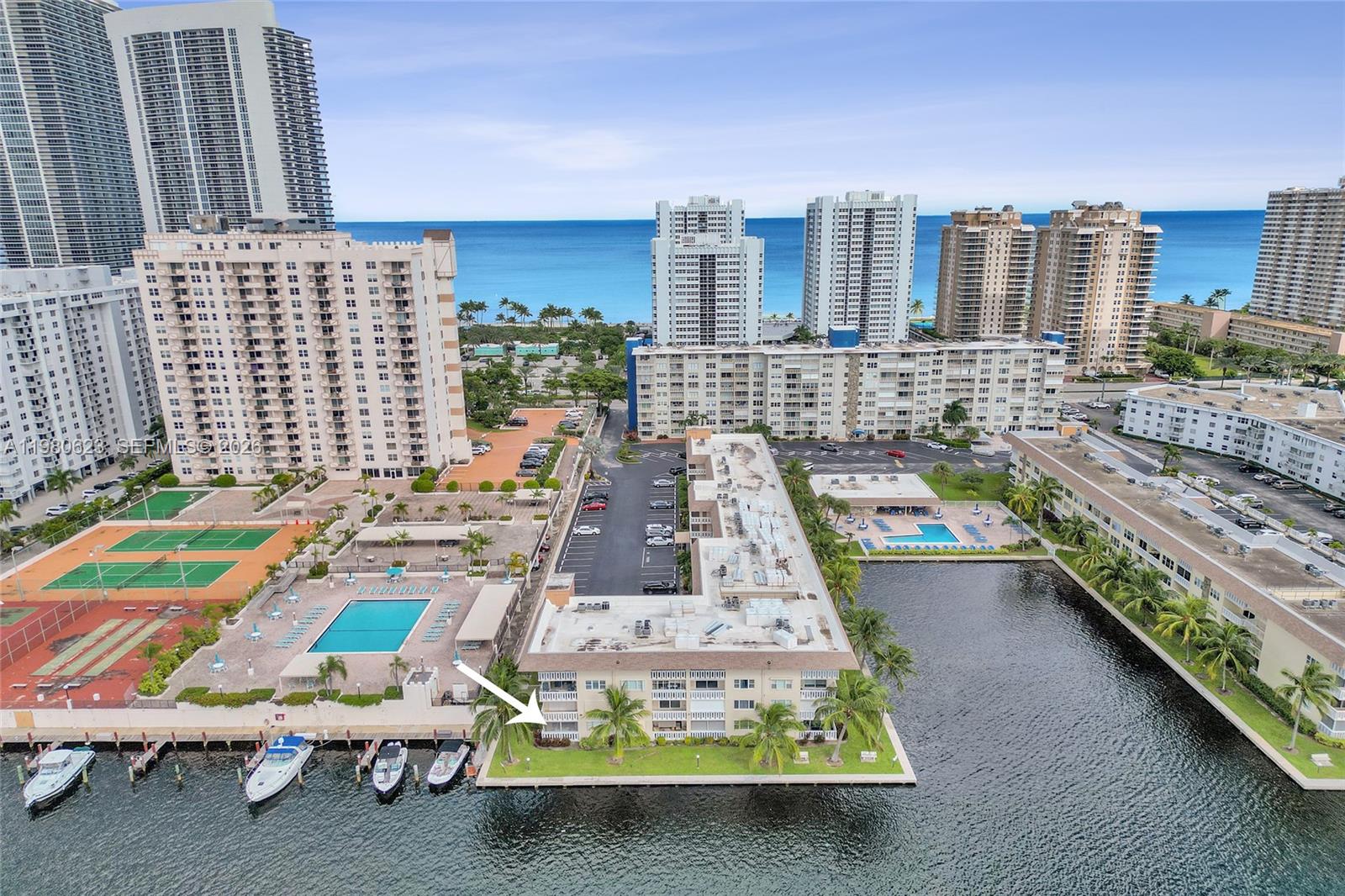 ISLANDS-BERMUDA CONDO - Residential
