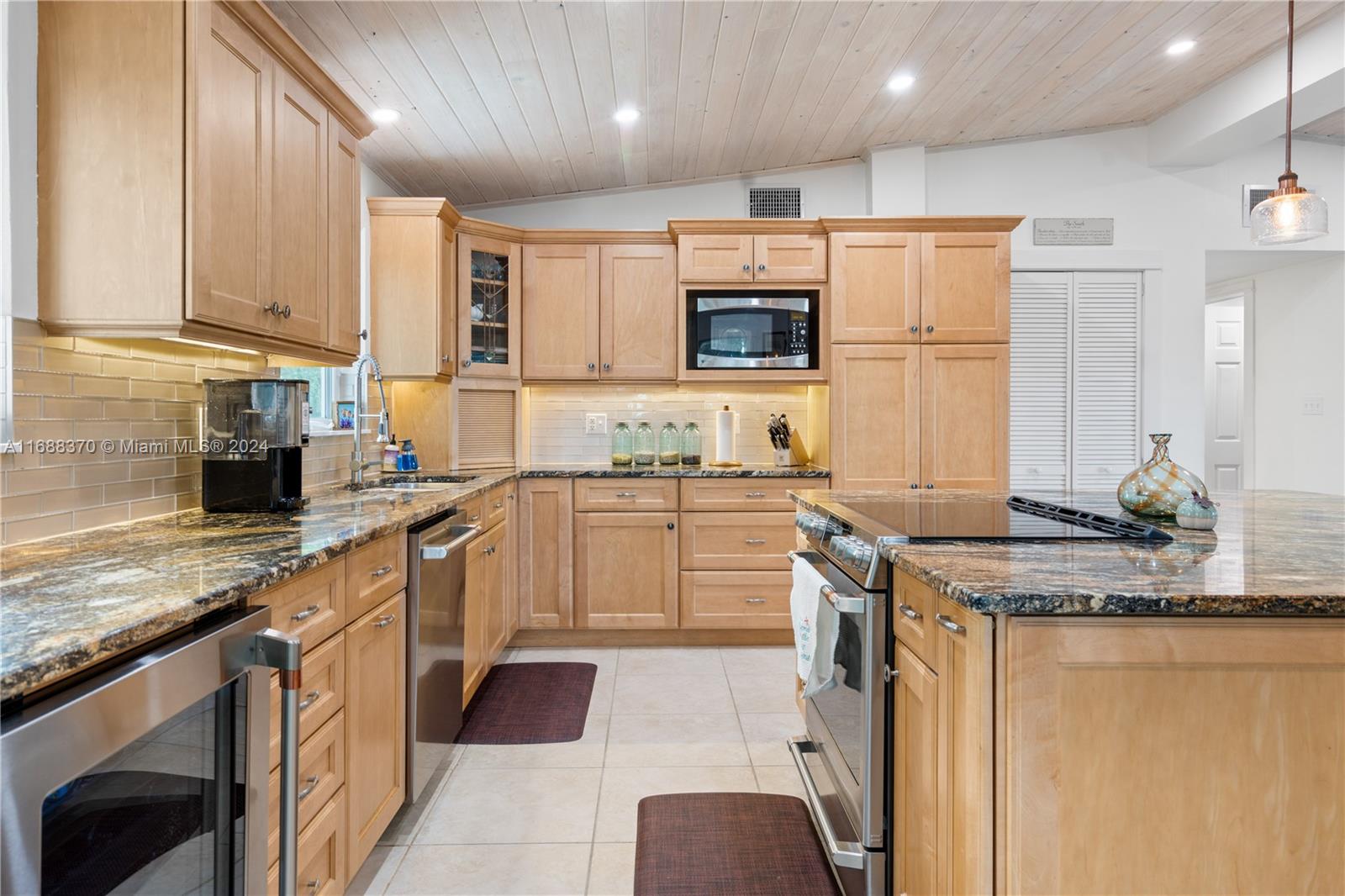 PLANTATION KEY COLONY - Residential