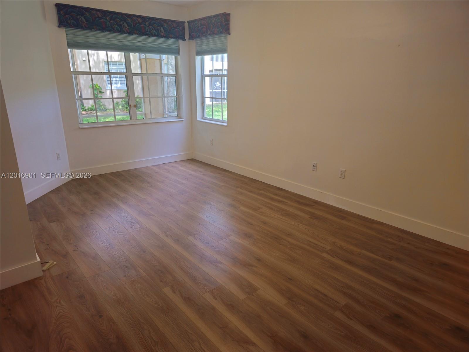 REGATTA POINTE CONDO NO S - Residential