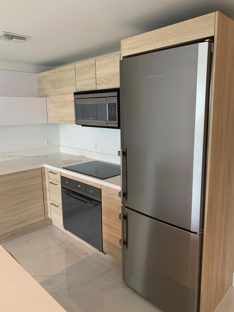 THE HARBOUR NORTH CONDO - Residential