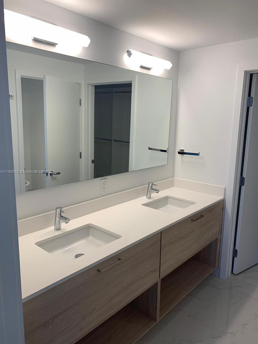 THE HARBOUR NORTH CONDO - Residential