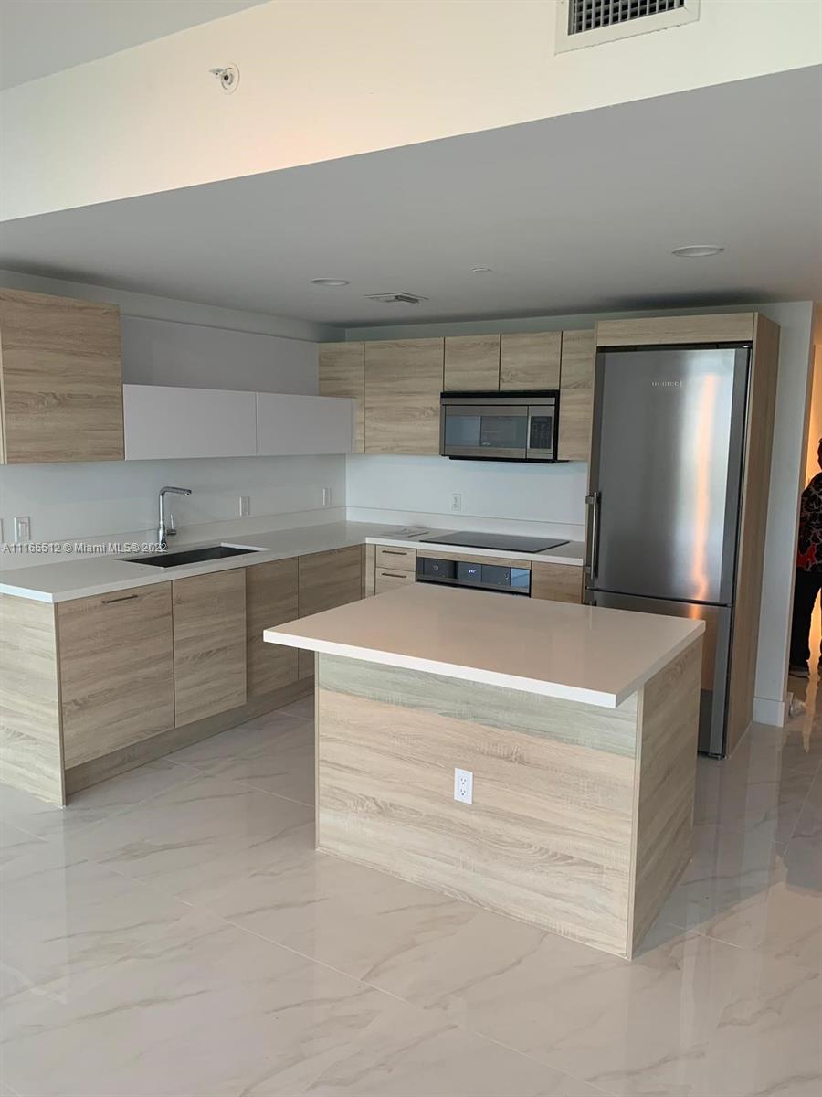 THE HARBOUR NORTH CONDO - Residential