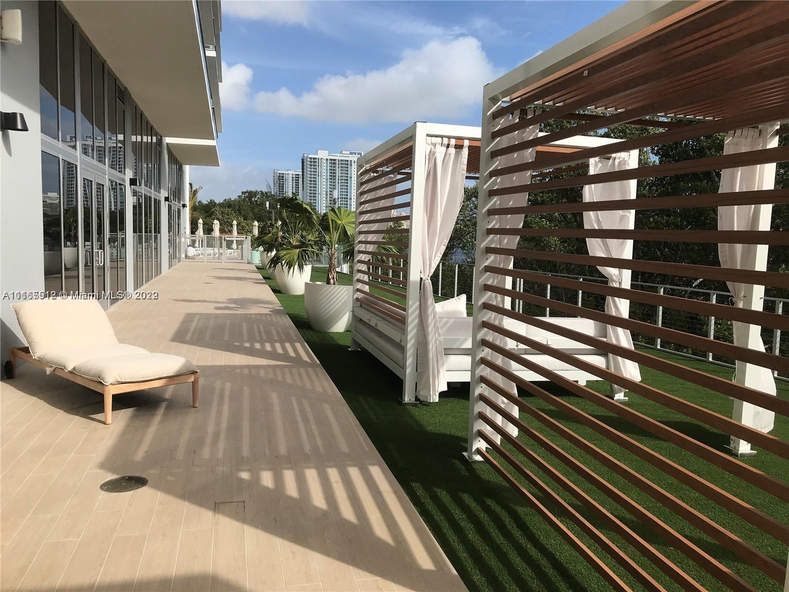 THE HARBOUR NORTH CONDO - Residential