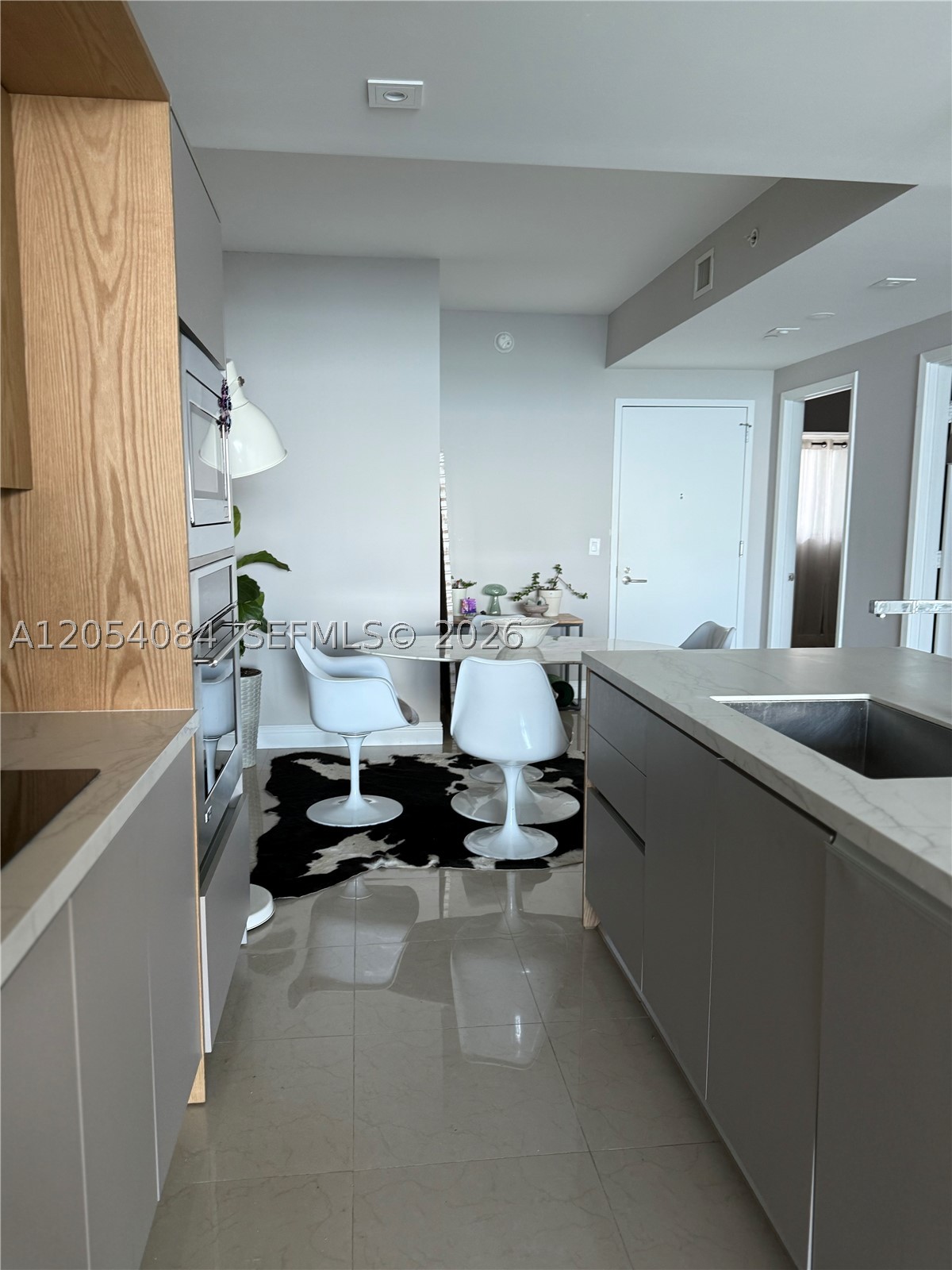 ICON BAY CONDO - Residential Lease