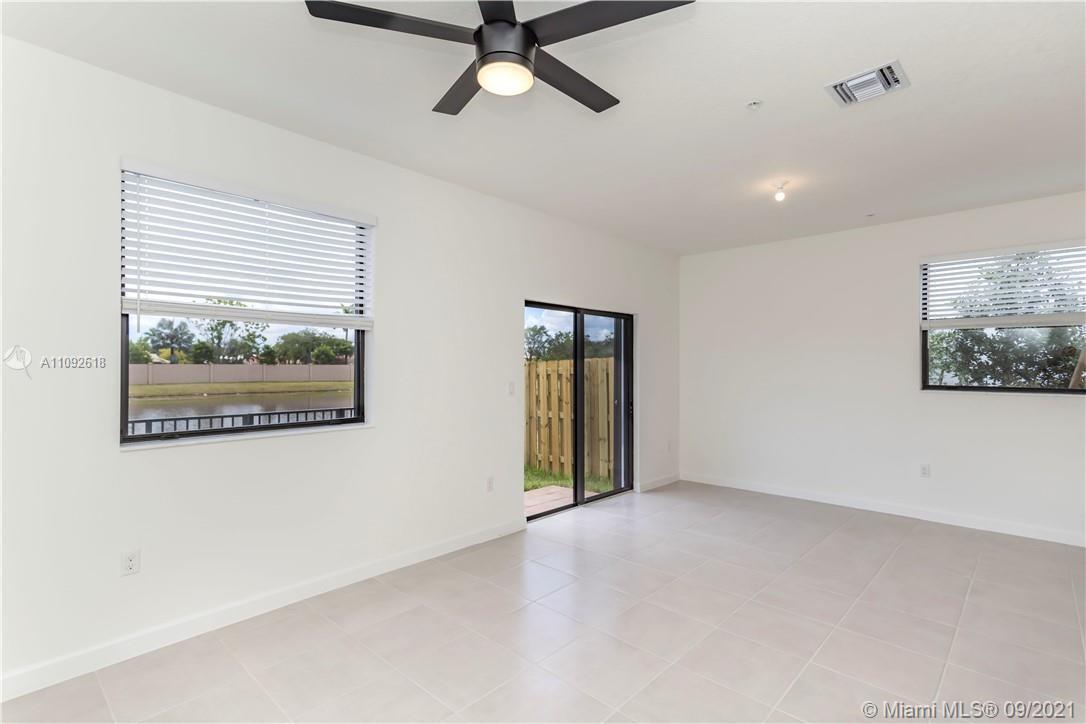 STELLAR PEMBROKE PINES - Residential Lease
