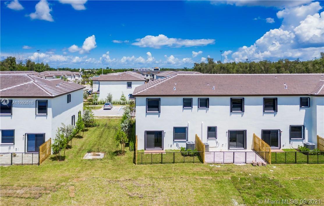 STELLAR PEMBROKE PINES - Residential Lease