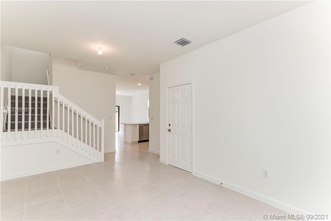 STELLAR PEMBROKE PINES - Residential Lease