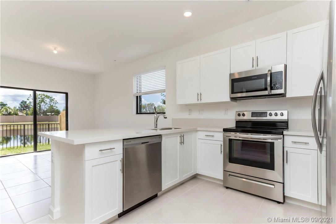 STELLAR PEMBROKE PINES - Residential Lease