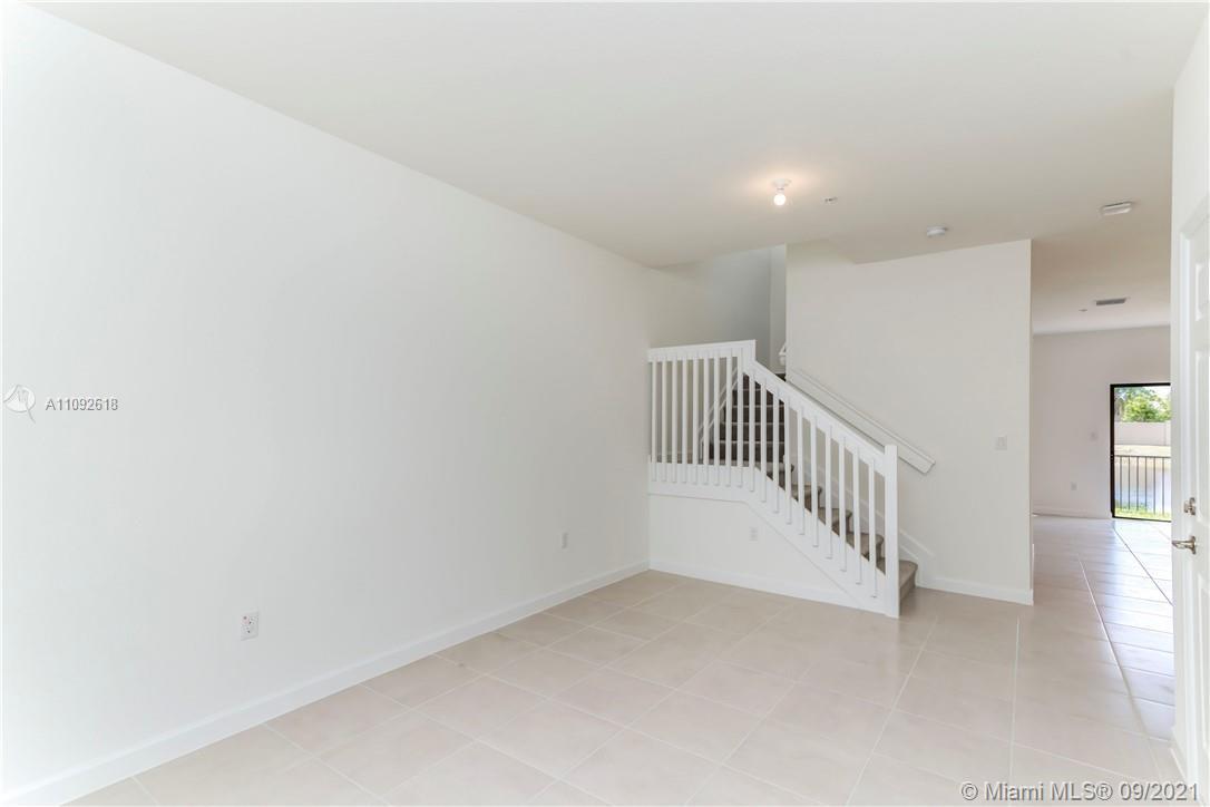 STELLAR PEMBROKE PINES - Residential Lease