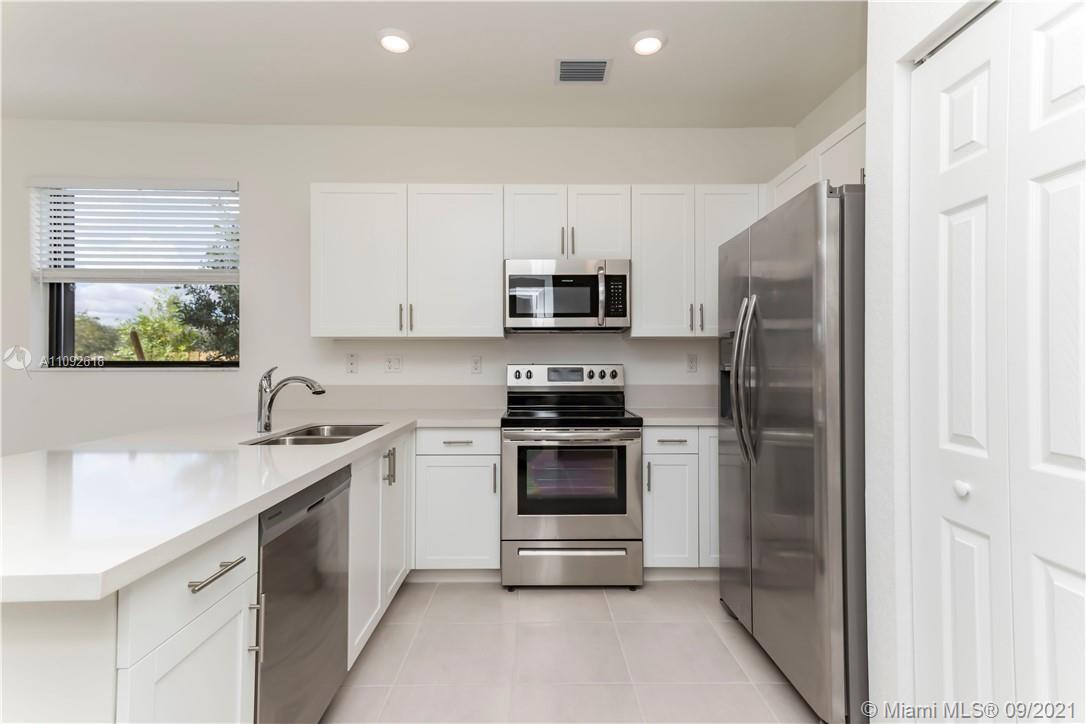 STELLAR PEMBROKE PINES - Residential Lease