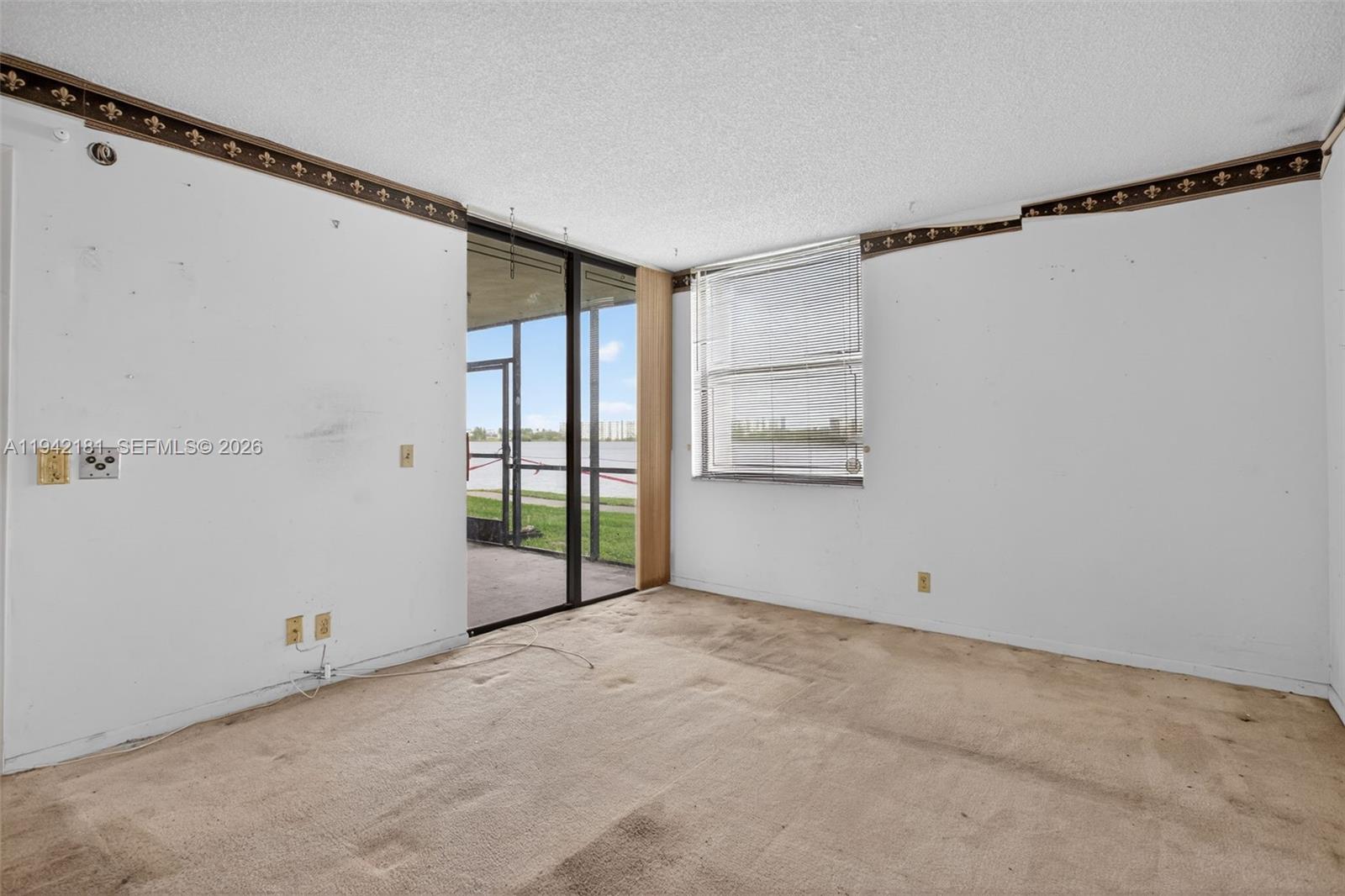 LAKE EMERALD CONDOMINIUM - Residential