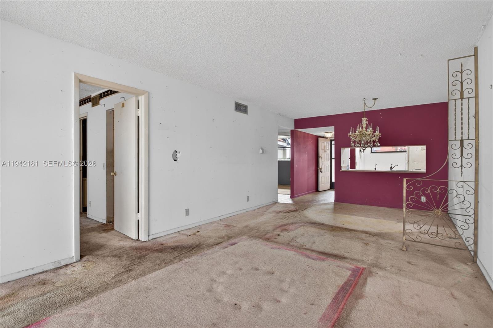 LAKE EMERALD CONDOMINIUM - Residential