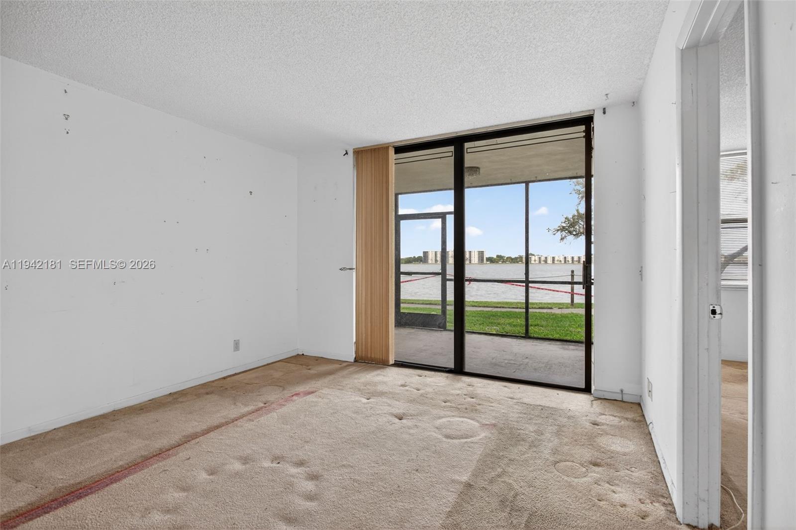 LAKE EMERALD CONDOMINIUM - Residential