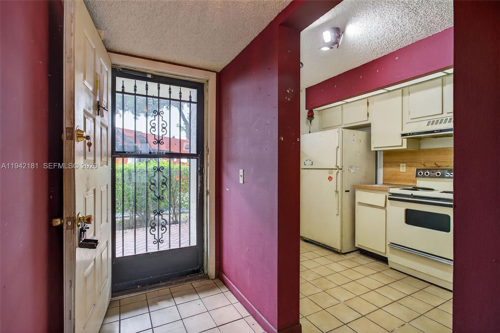 LAKE EMERALD CONDOMINIUM - Residential