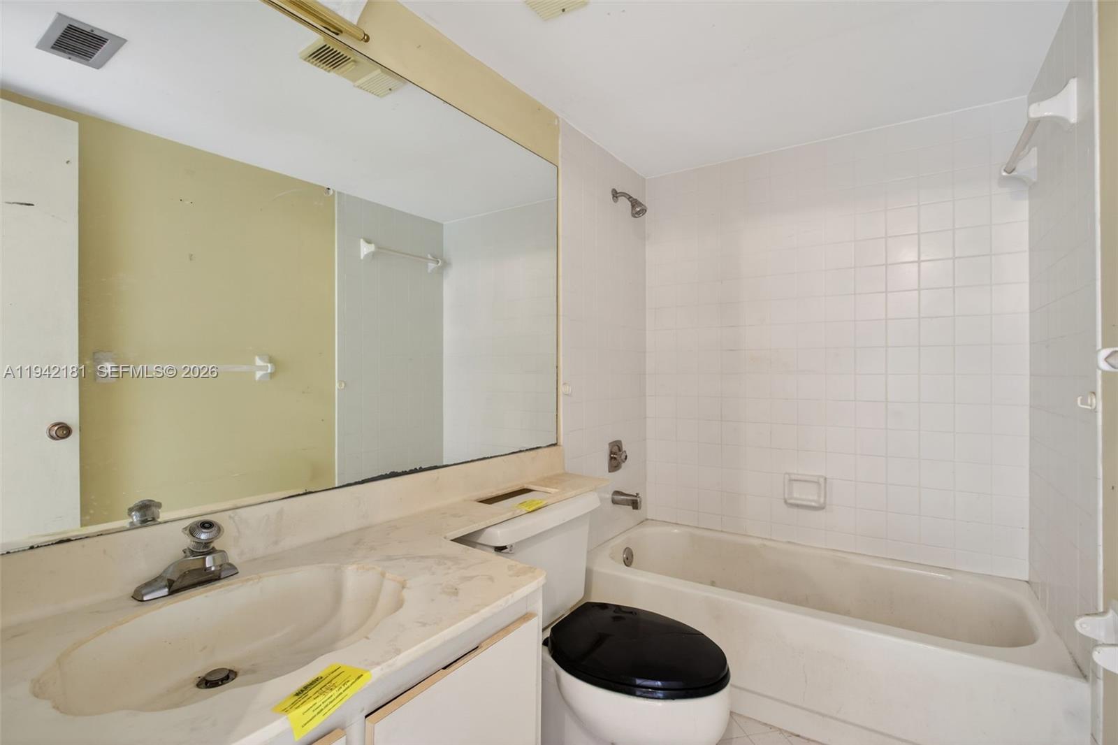 LAKE EMERALD CONDOMINIUM - Residential