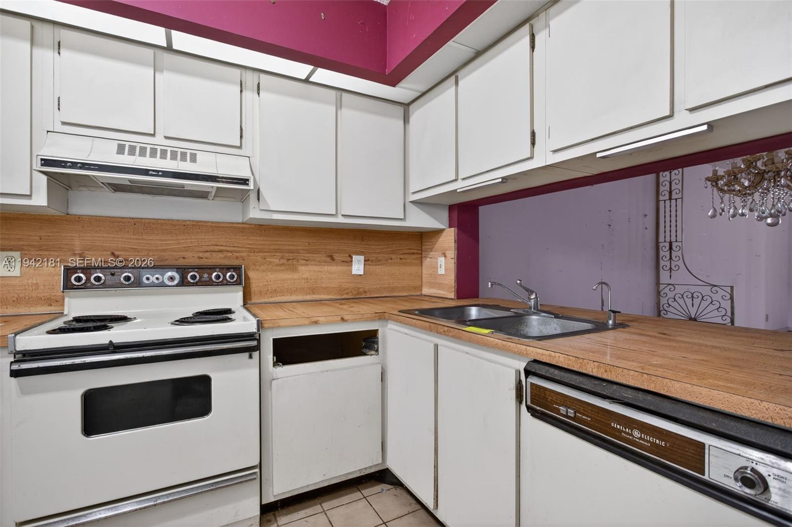 LAKE EMERALD CONDOMINIUM - Residential