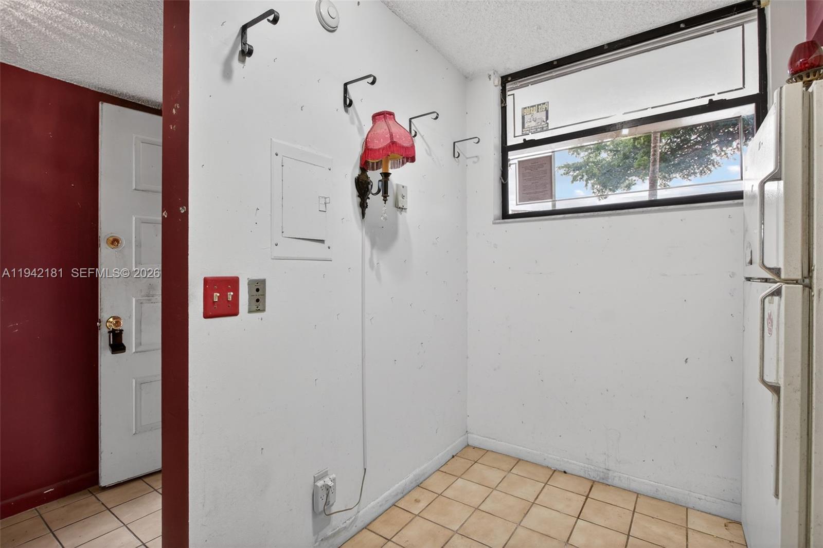 LAKE EMERALD CONDOMINIUM - Residential