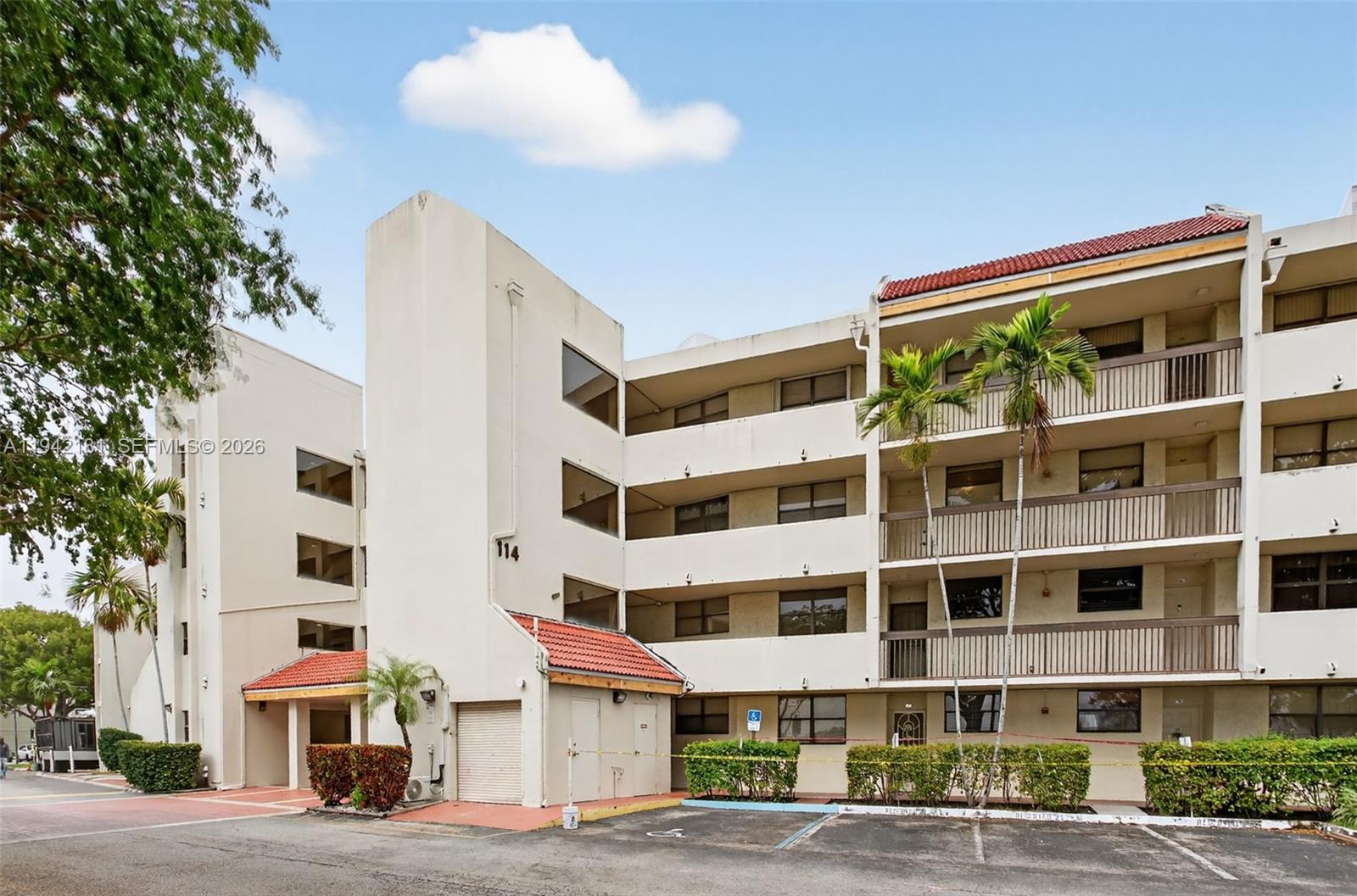 LAKE EMERALD CONDOMINIUM - Residential