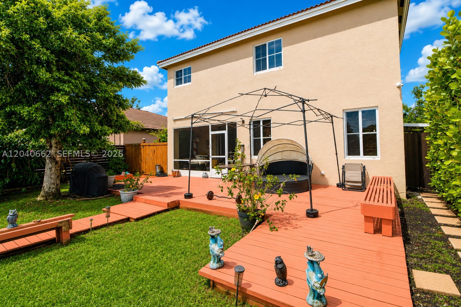 VENTANAS AT HOMESTEAD - Residential