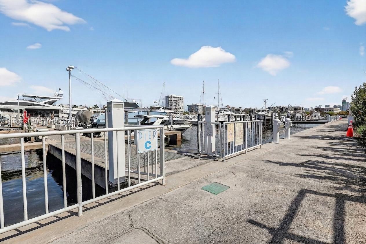 Grove Isle Marina - Land