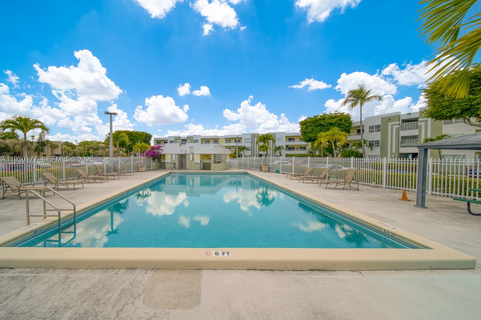 PALM COVE COND - Residential