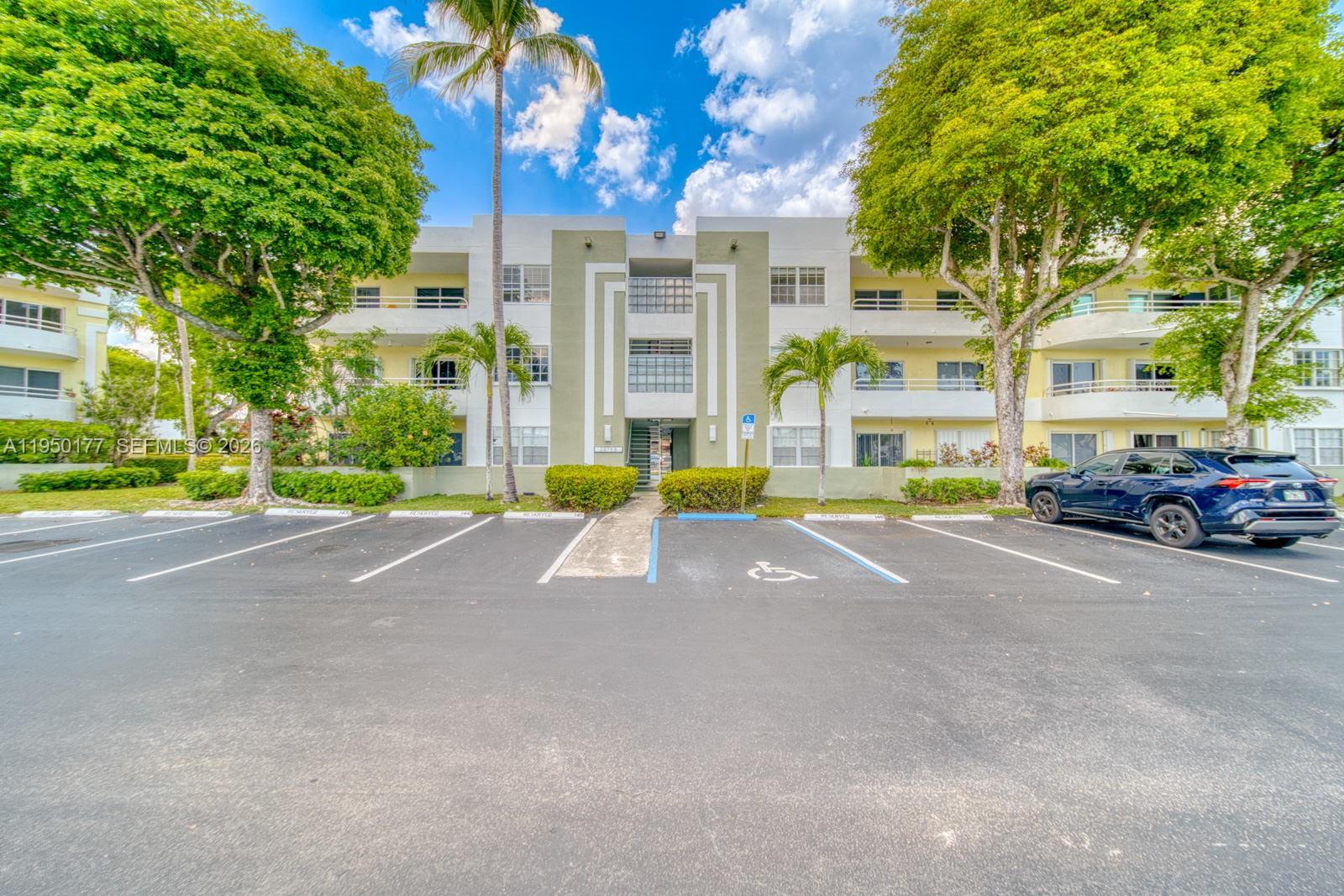 PALM COVE COND - Residential
