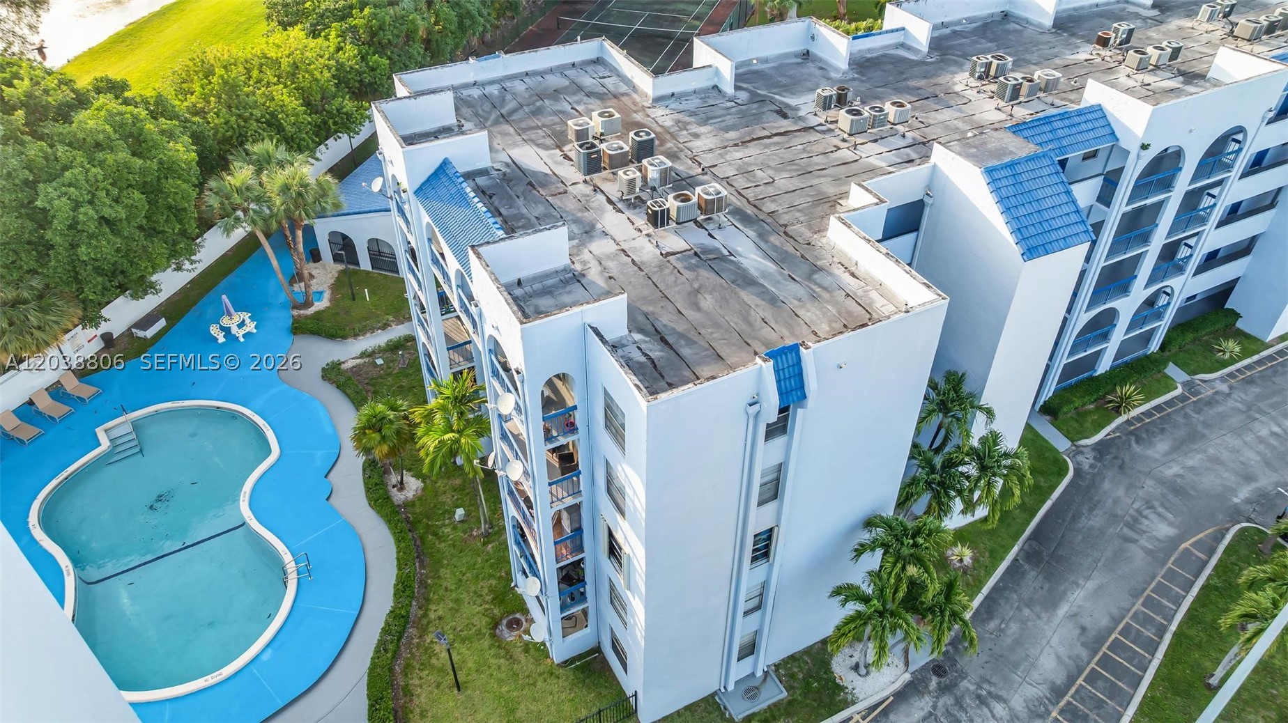 BLEAU GROTTO CONDO - Residential