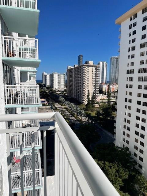 WINSTON TOWERS 500 CONDO - Residential