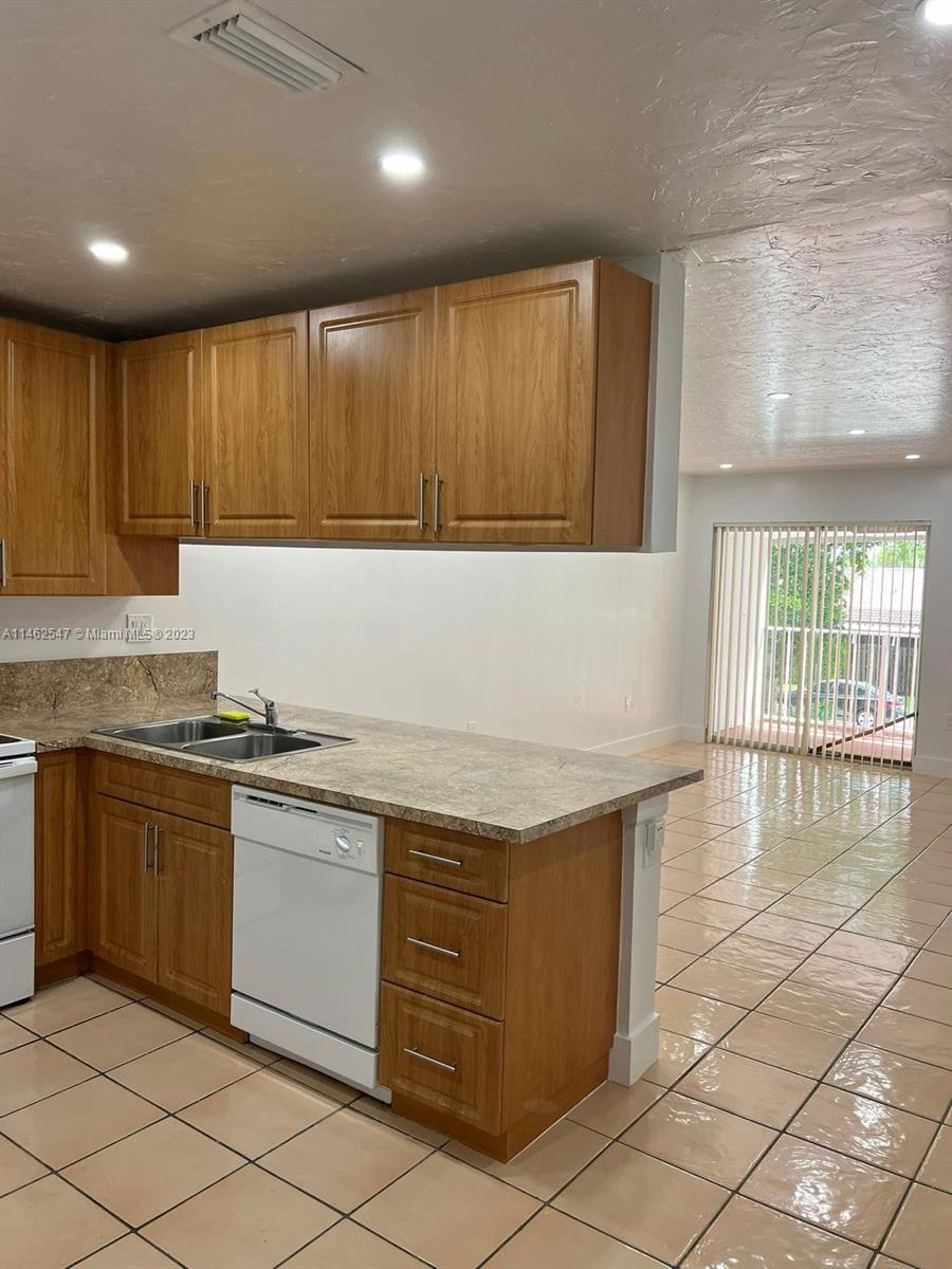 TENNIS VIEW CONDO PH I - Residential Lease