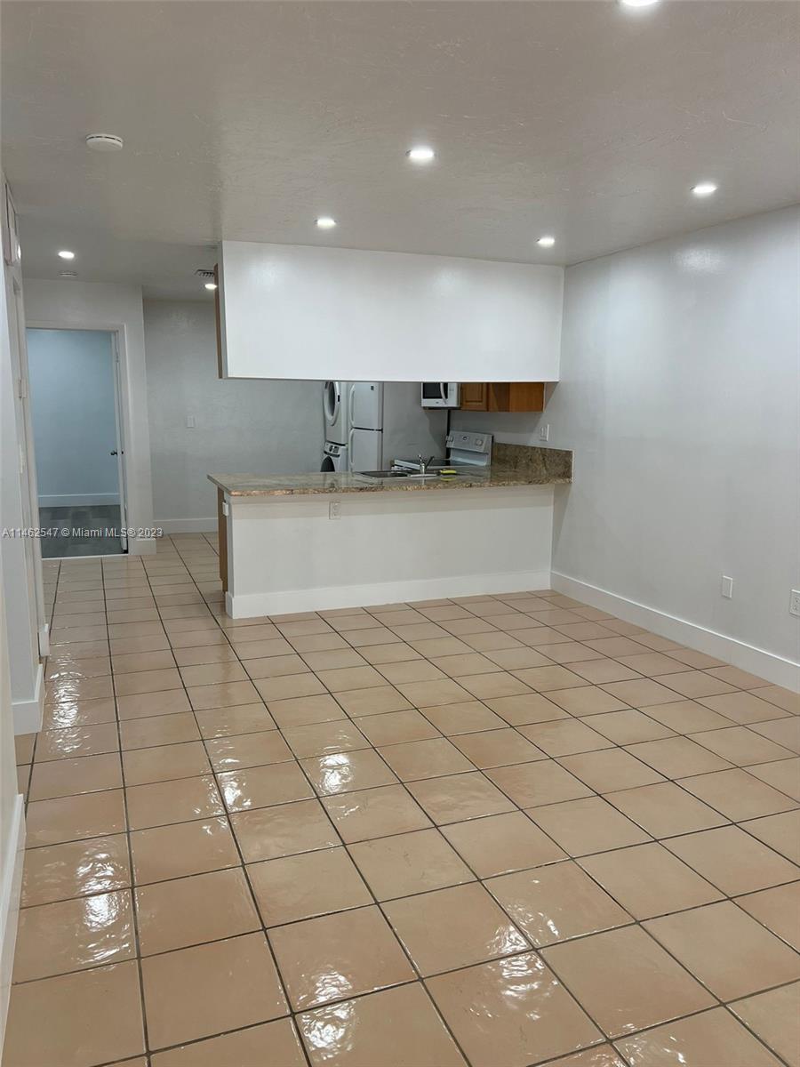 TENNIS VIEW CONDO PH I - Residential Lease