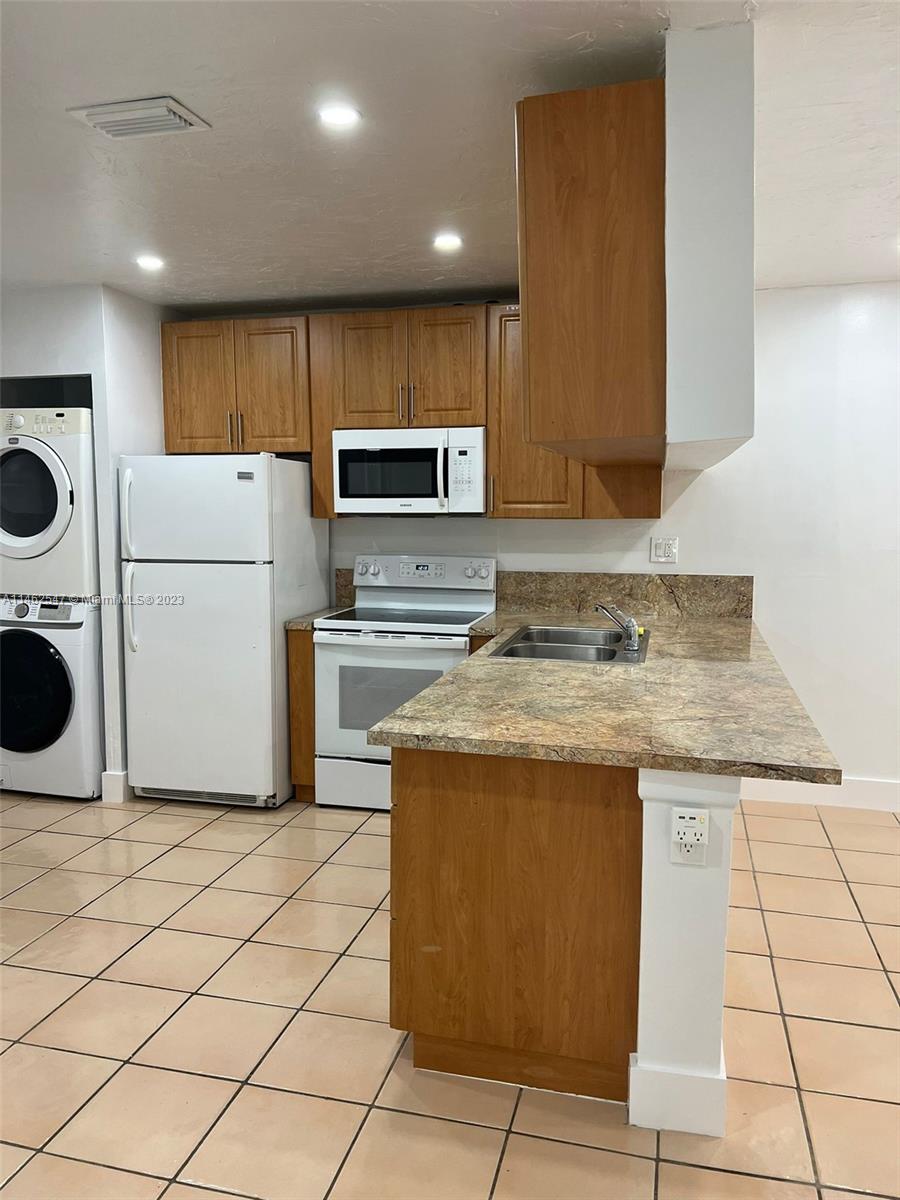 TENNIS VIEW CONDO PH I - Residential Lease