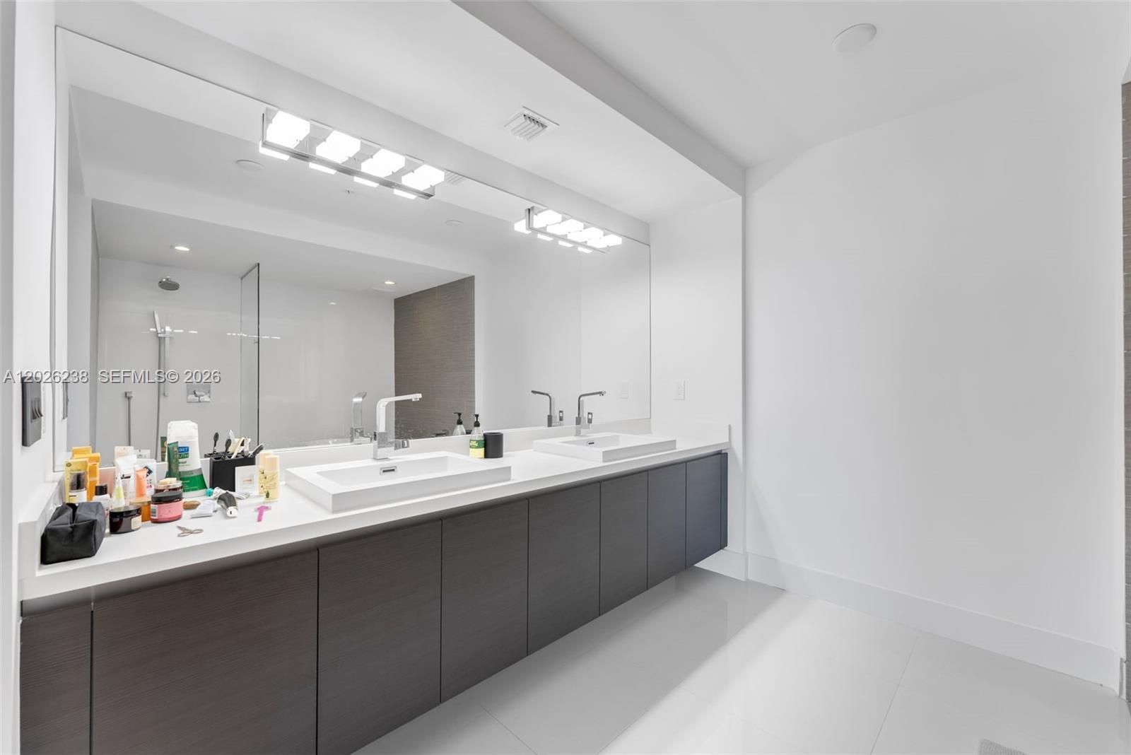 PARQUE TOWERS CONDO - Residential Lease