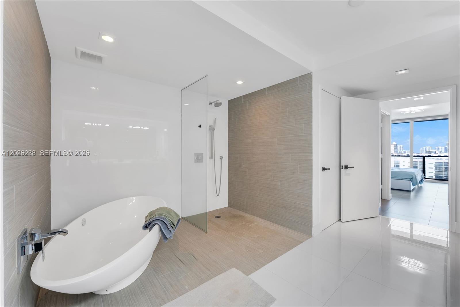 PARQUE TOWERS CONDO - Residential Lease