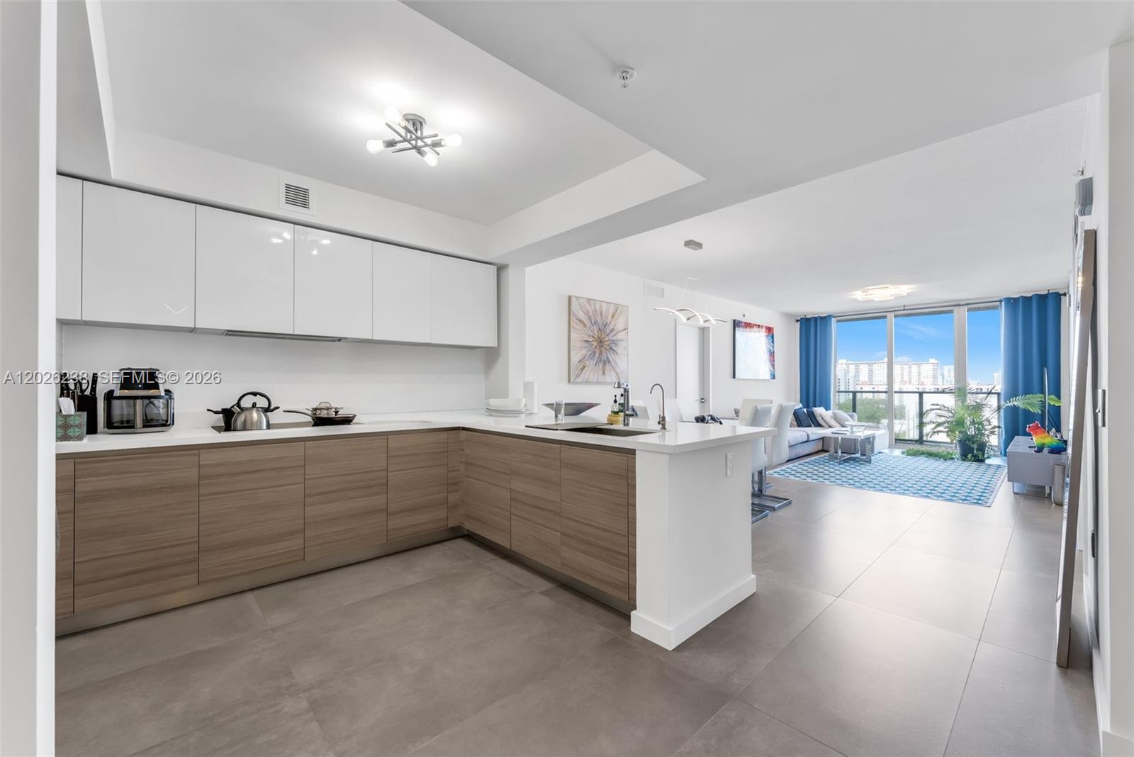 PARQUE TOWERS CONDO - Residential Lease