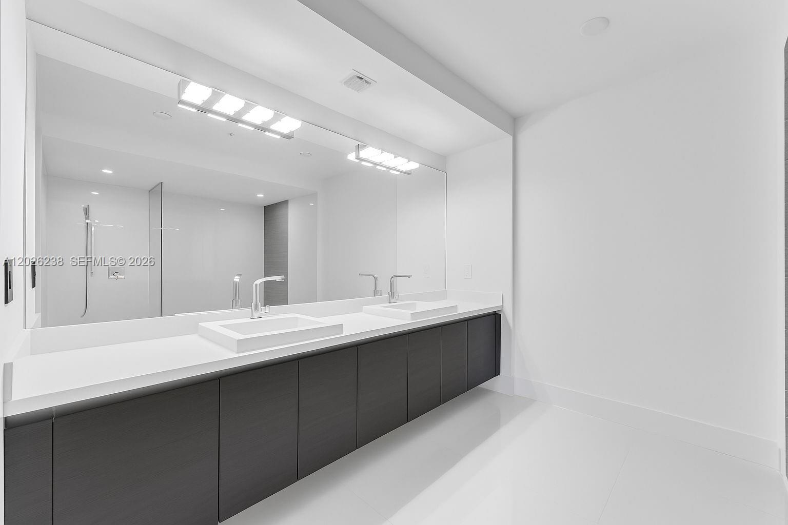 PARQUE TOWERS CONDO - Residential Lease