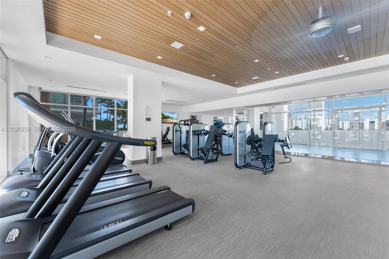 PARQUE TOWERS CONDO - Residential Lease