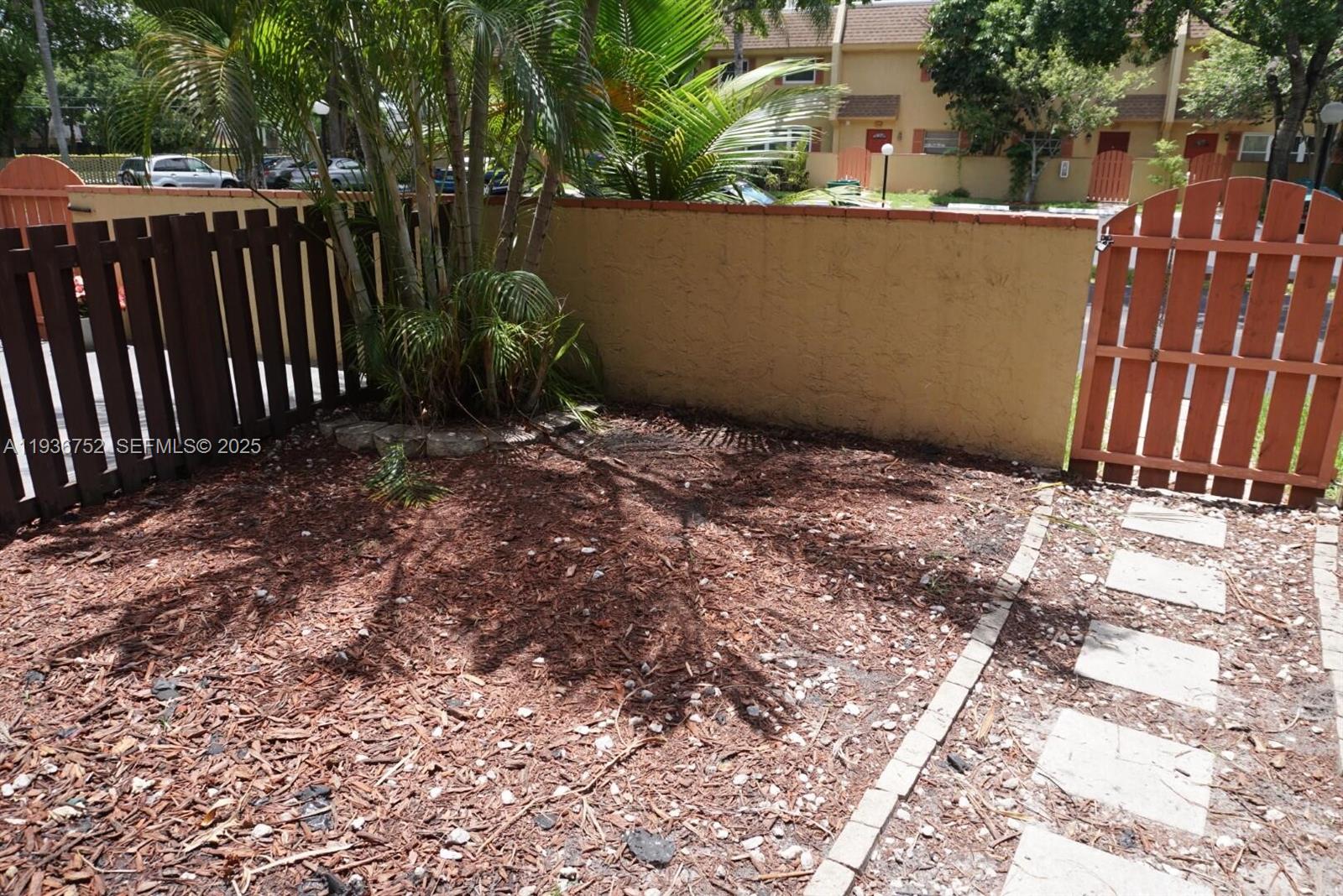 ARISTA PARK CONDO - Residential