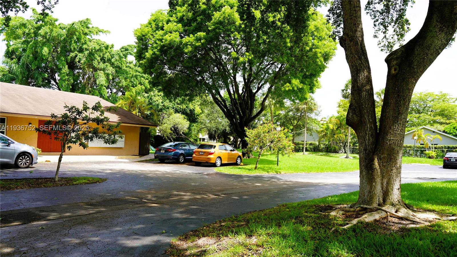 ARISTA PARK CONDO - Residential