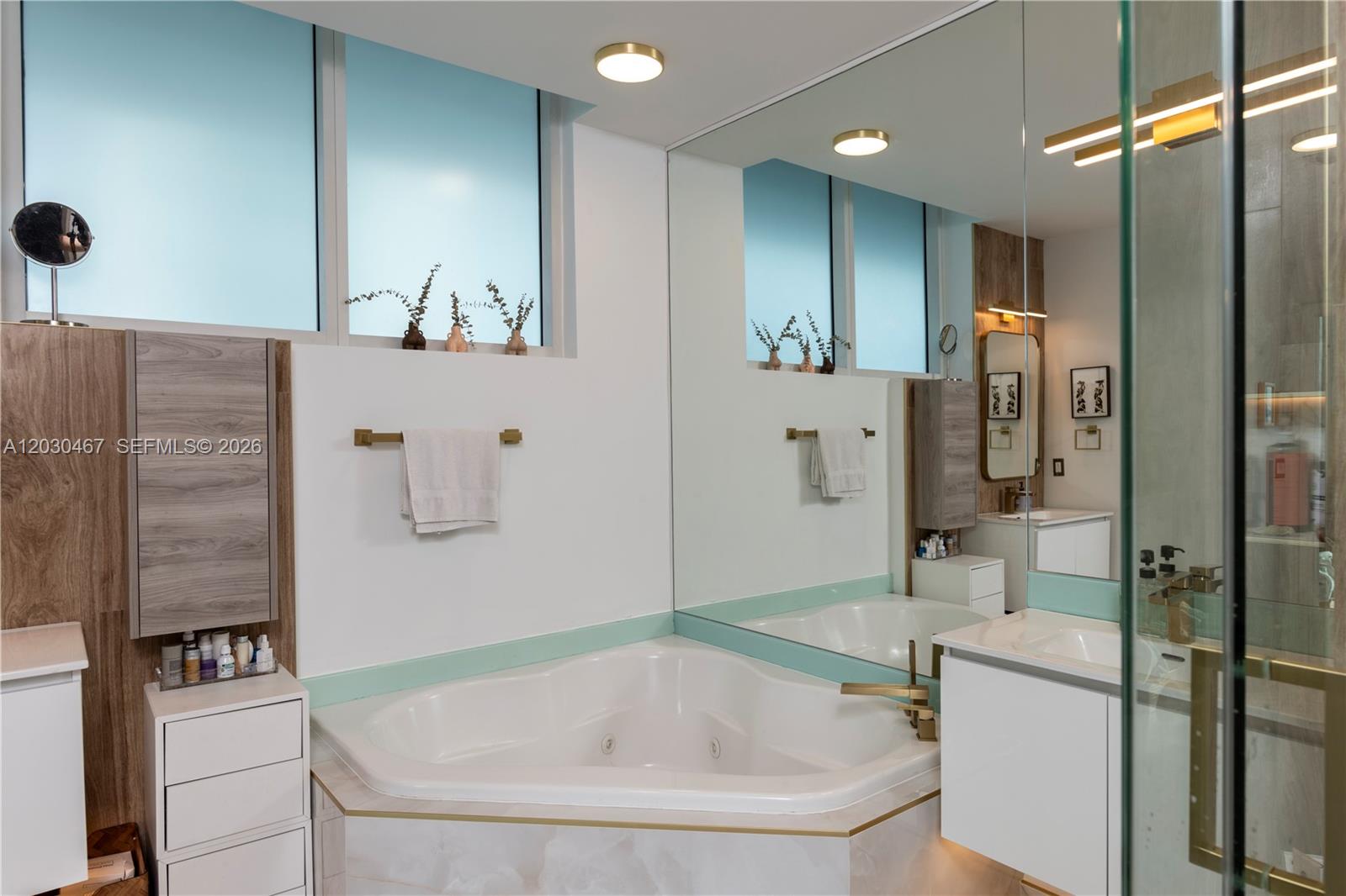 STAR LOFTS ON THE BAY CON - Residential