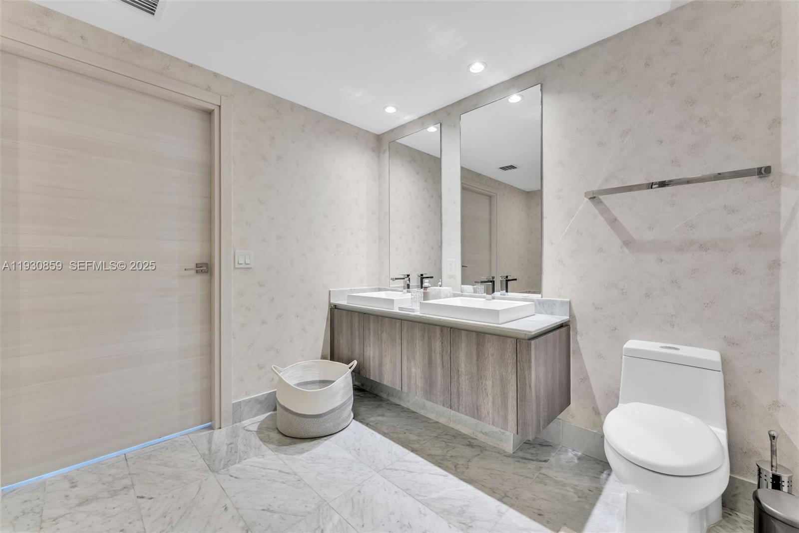 801 SMA RESIDENCE CONDO - Residential